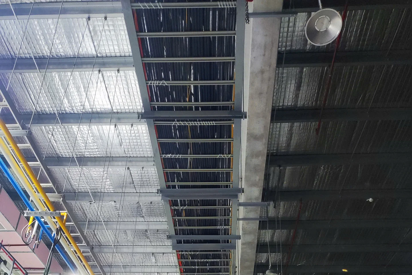 Tuyến MEP hiện hữu trong nhà máy